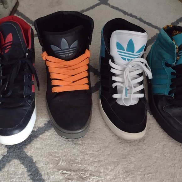 BOX OF ADIDAS HI TOP SNEAKERS - Picture 3 of 8